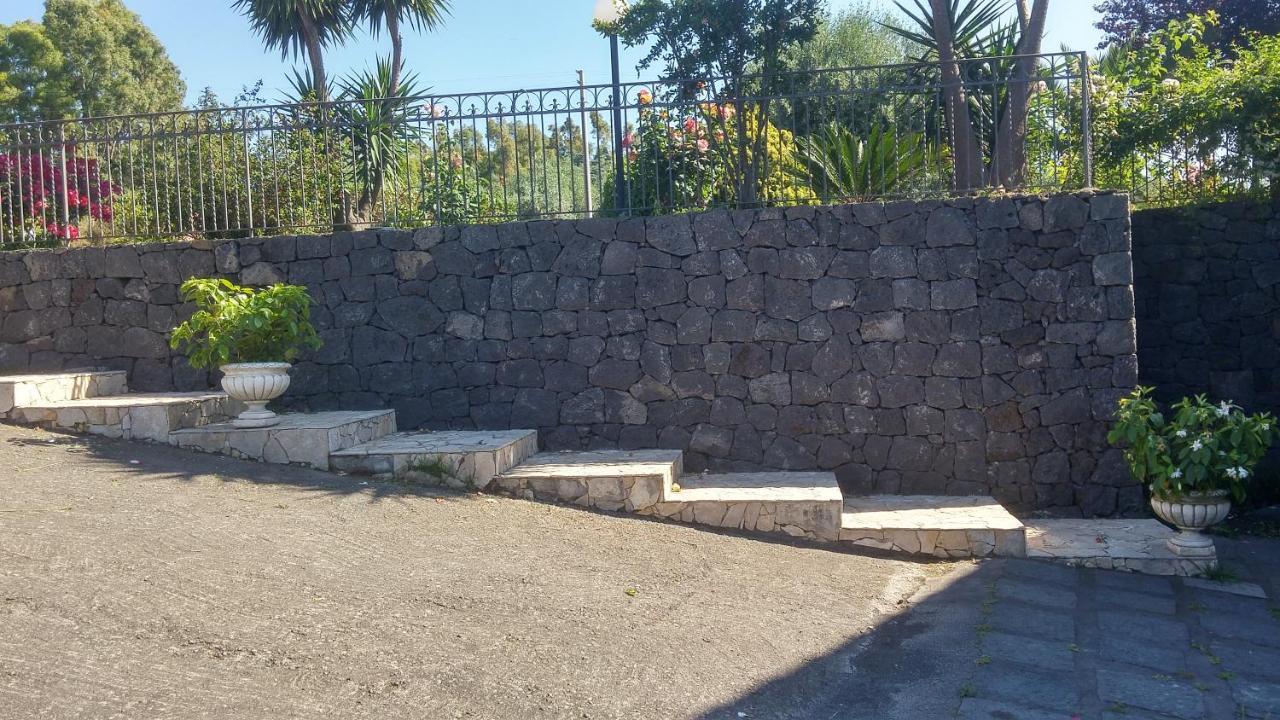 La Casa Del Melograno Bed & Breakfast Santa Venerina Exterior photo